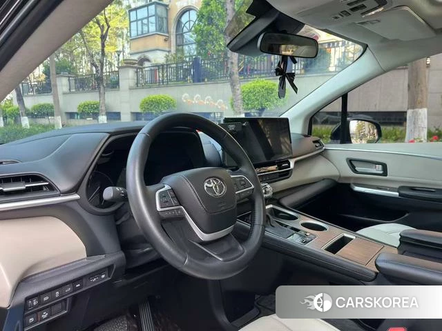Toyota Sienna 2023 Черный из Китая