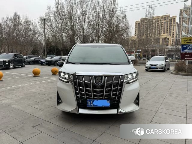 Toyota Alphard 2021 Белый из Китая