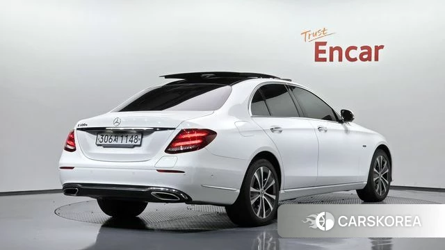 Mercedes-Benz E-Class W213 2019 Белый из Кореи