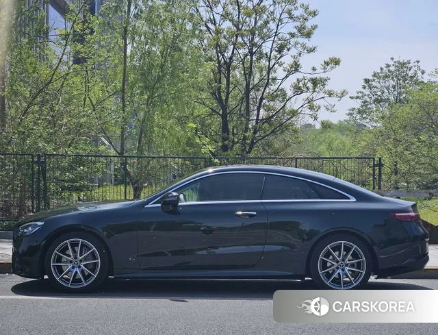 Mercedes-Benz E-Class 2023 Зеленый из Китая