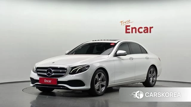 Mercedes-Benz E-Class W213 2018 Белый из Кореи