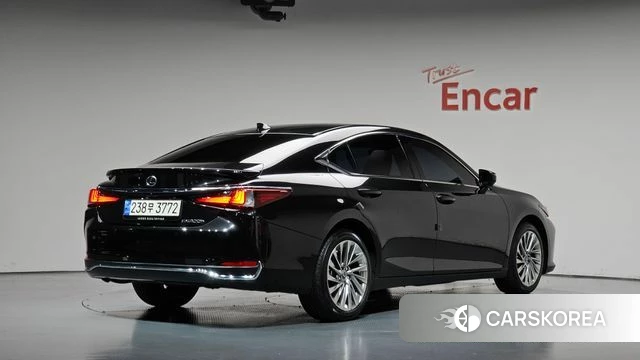 Lexus ES300h 7th generation 2023 Черный из Кореи