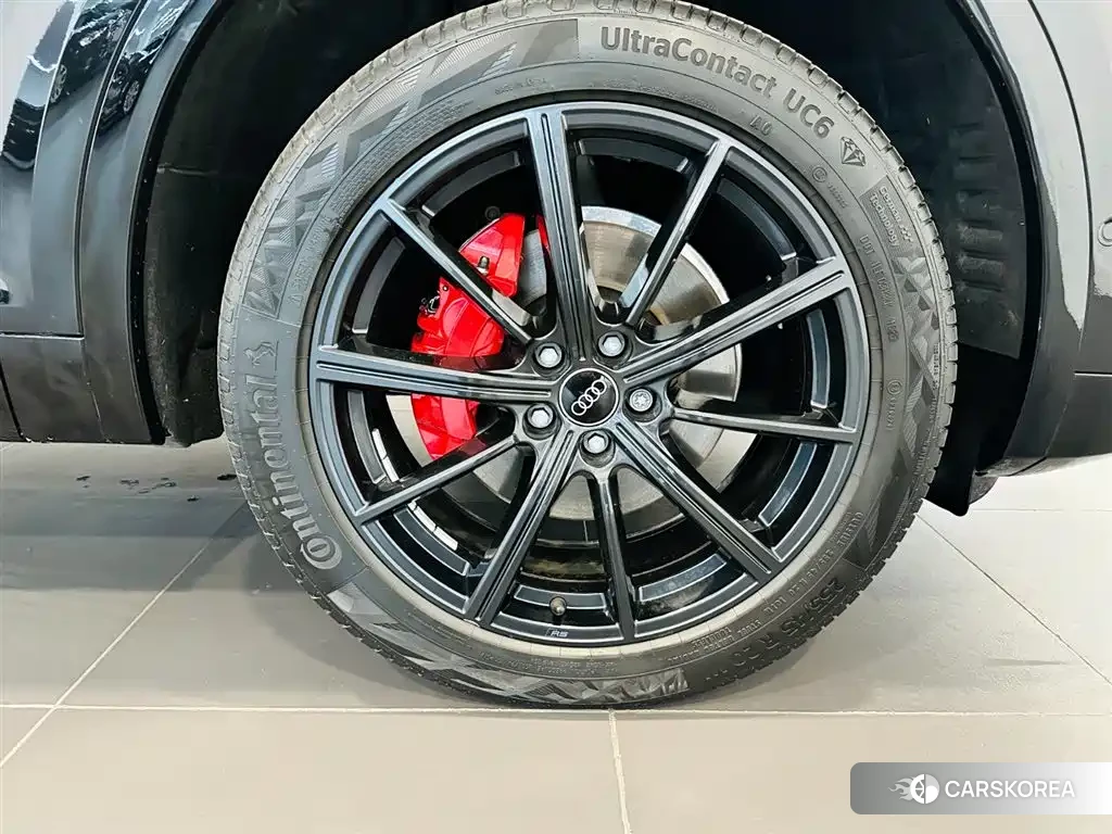 Audi Q5L 2025 Черный из Китая
