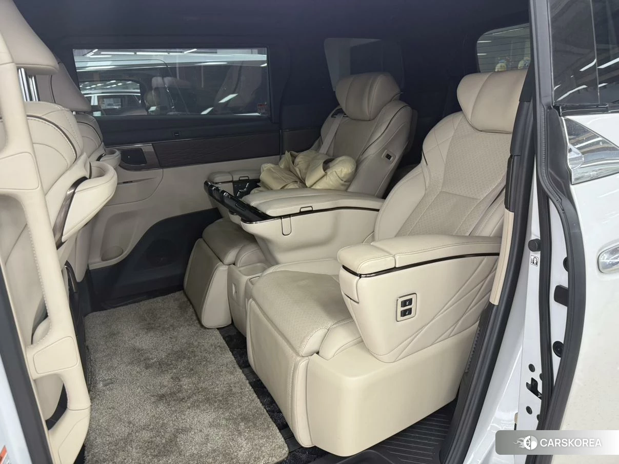 Toyota Alphard 2022 Белый из Китая