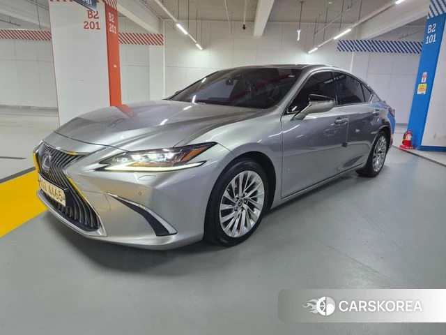 Lexus ES300h 7th generation 2019 Песочный из Кореи