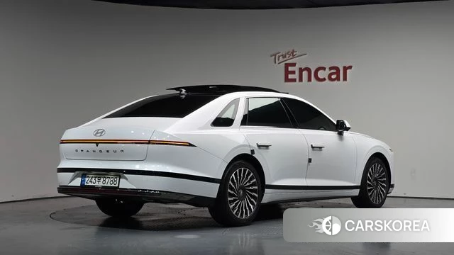 Hyundai Grandeur Hybrid (GN7) 2024 Белый из Кореи