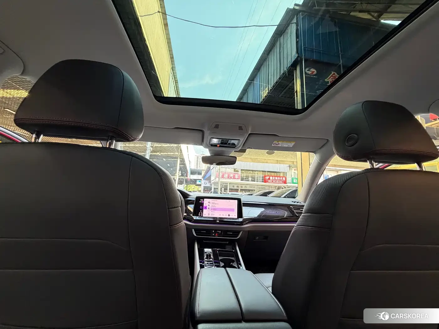 Volkswagen Touareg 2023 Red/purple из Китая