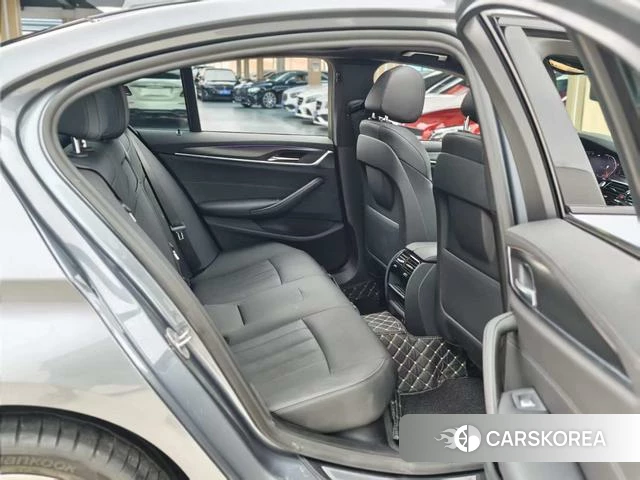 BMW 5 series 2021 Темно-серый из Китая