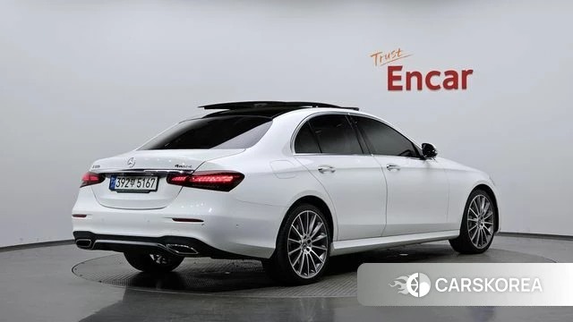 Mercedes-Benz E-Class W213 2021 Белый из Кореи