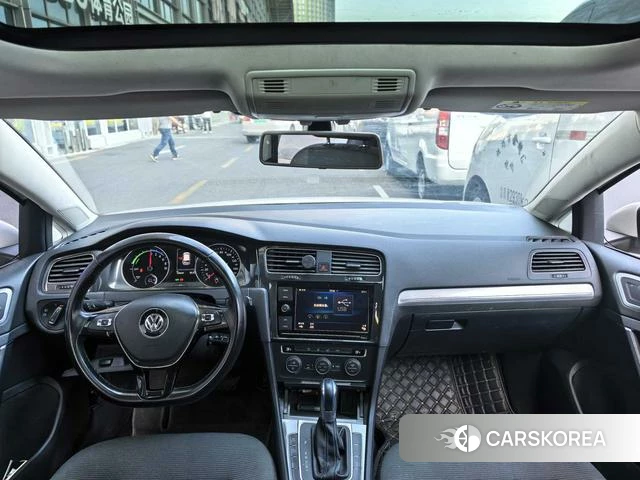 Volkswagen Golf 2021 Белый из Китая