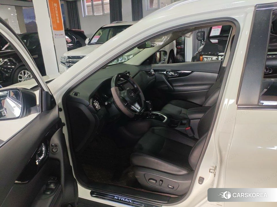 Nissan X-Trail 2021 Белый из Китая