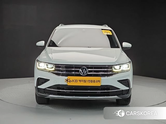Volkswagen Tiguan second Generation 2022 Белый из Кореи