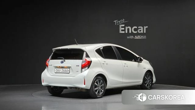 Toyota Prius C 2018 Белый из Кореи