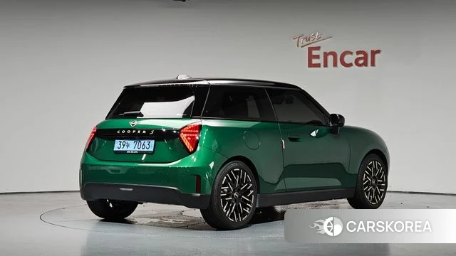 Mini Cooper Electric 4th Generation 2024 Зеленый из Кореи