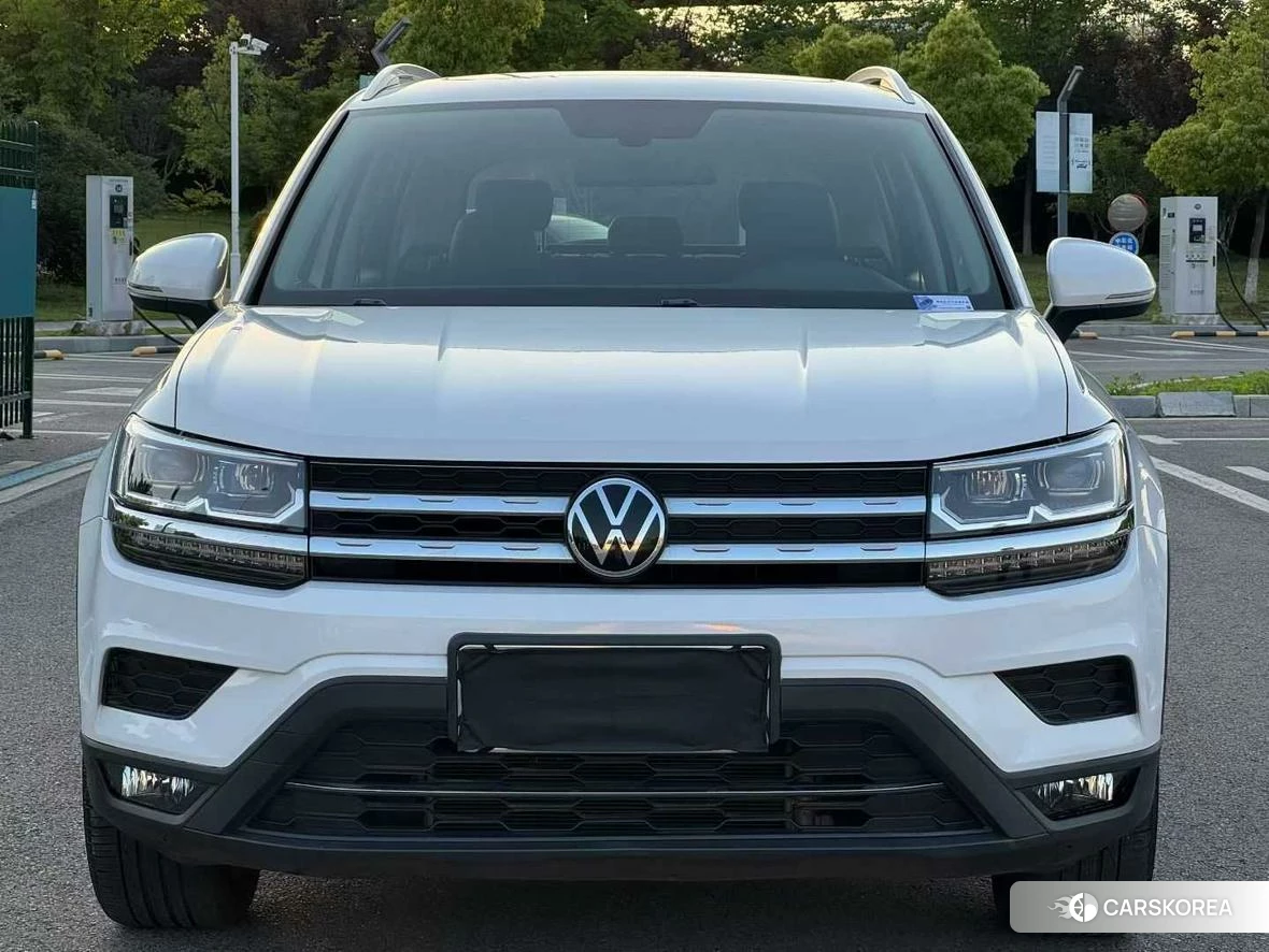 Volkswagen Tharu 2020 Белый из Китая