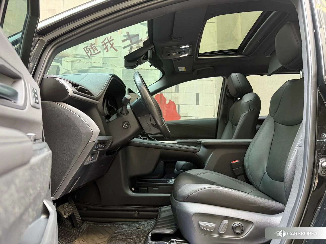 Toyota Sienna 2023 Черный из Китая
