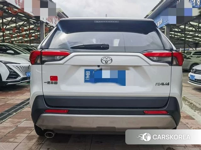 Toyota RAV4 2022 Белый из Китая