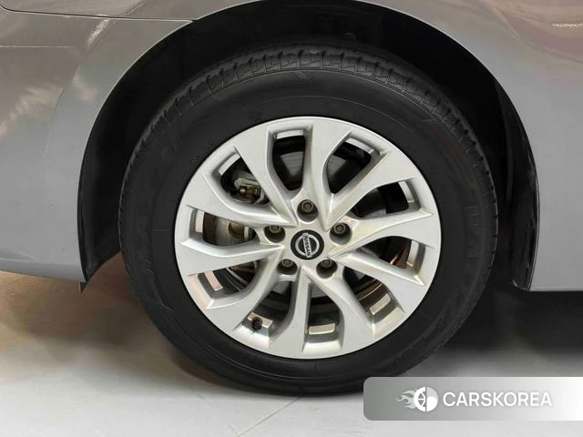 Nissan Sylphy 2023 Темно-серый из Китая