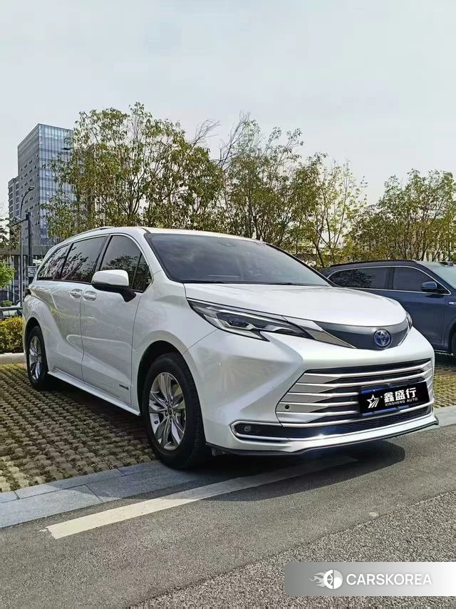 Toyota Sienna 2024 Белый из Китая