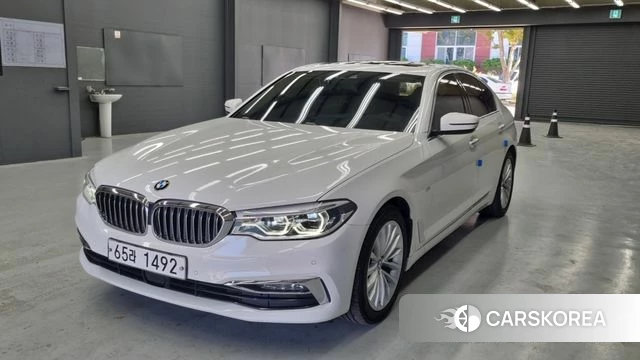 BMW 5 Series (G30) 2018 Жемчужный цвет из Кореи