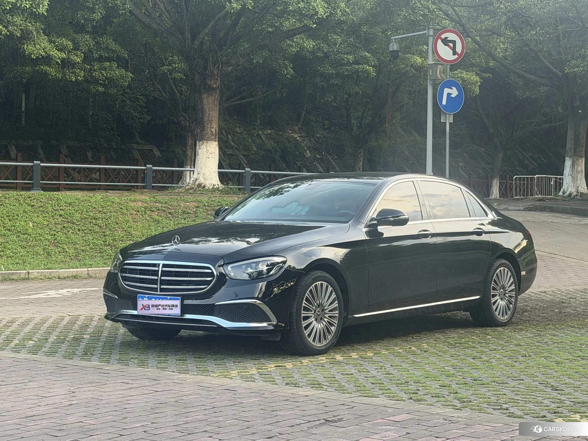 Mercedes-Benz E-Class 2023 Черный из Китая