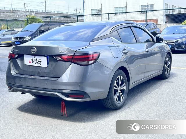 Nissan Sylphy 2024 Серебристо-серый из Китая