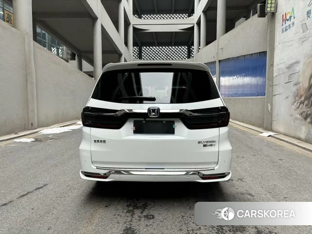 Honda Elysion 2023 Белый из Китая