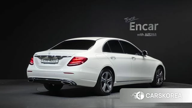 Mercedes-Benz E-Class W213 2019 Белый из Кореи