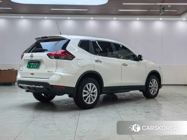 Nissan X-Trail 2021 Белый из Китая