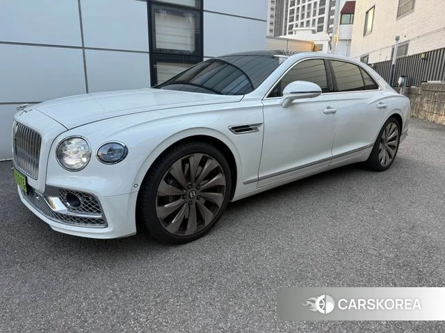 Bentley Flying Spur 3rd Generation 2022 Белый из Кореи