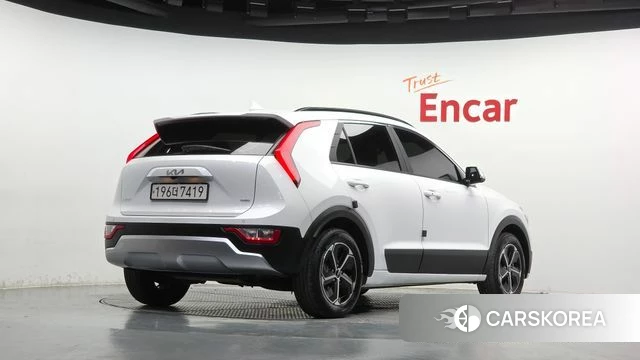 Kia Di Ol Nu Niro 2023 Белый из Кореи