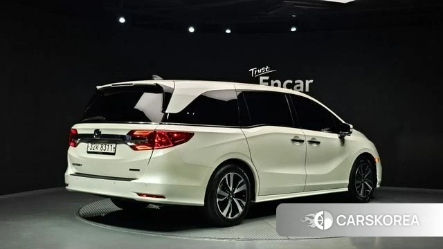 Honda Odyssey 2018 Белый из Кореи