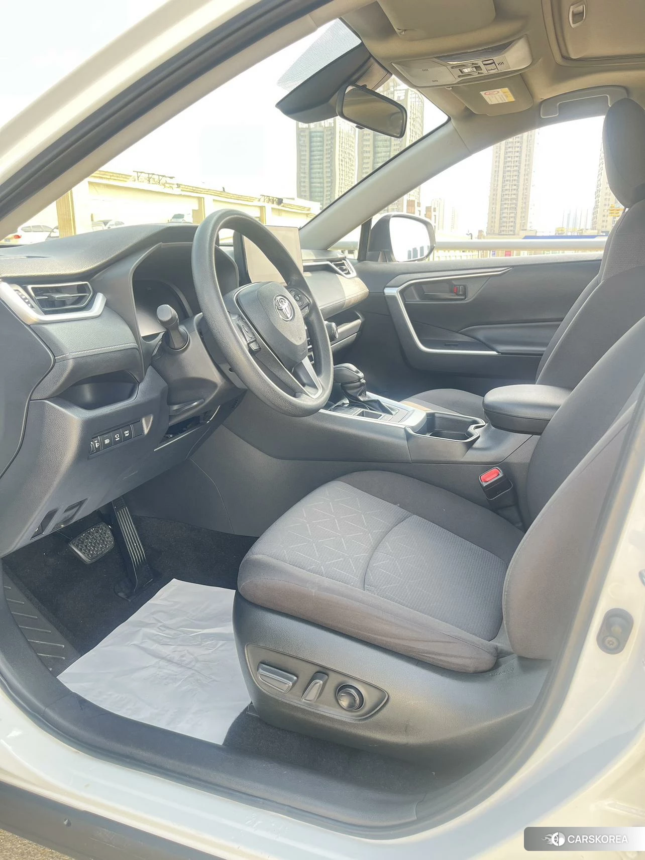 Toyota RAV4 2023 Белый из Китая