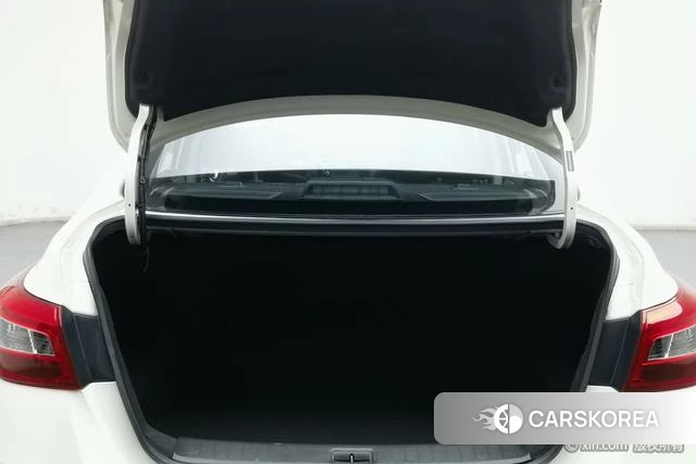 Nissan Sylphy 2024 Белый из Китая