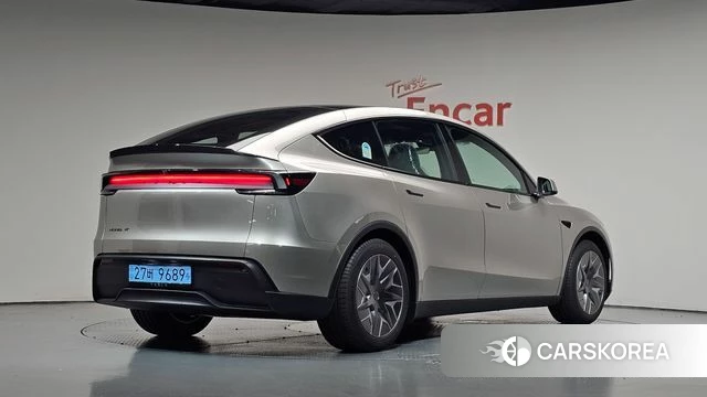 Tesla Model Y 2026 Песочный из Кореи