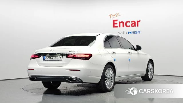 Mercedes-Benz E-Class W213 2021 Белый из Кореи