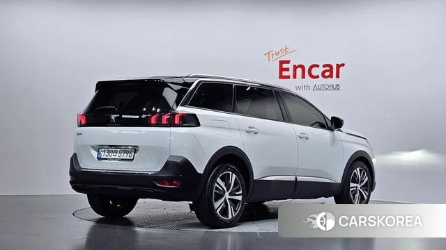 Peugeot 5008 second generation 2021 Белый из Кореи