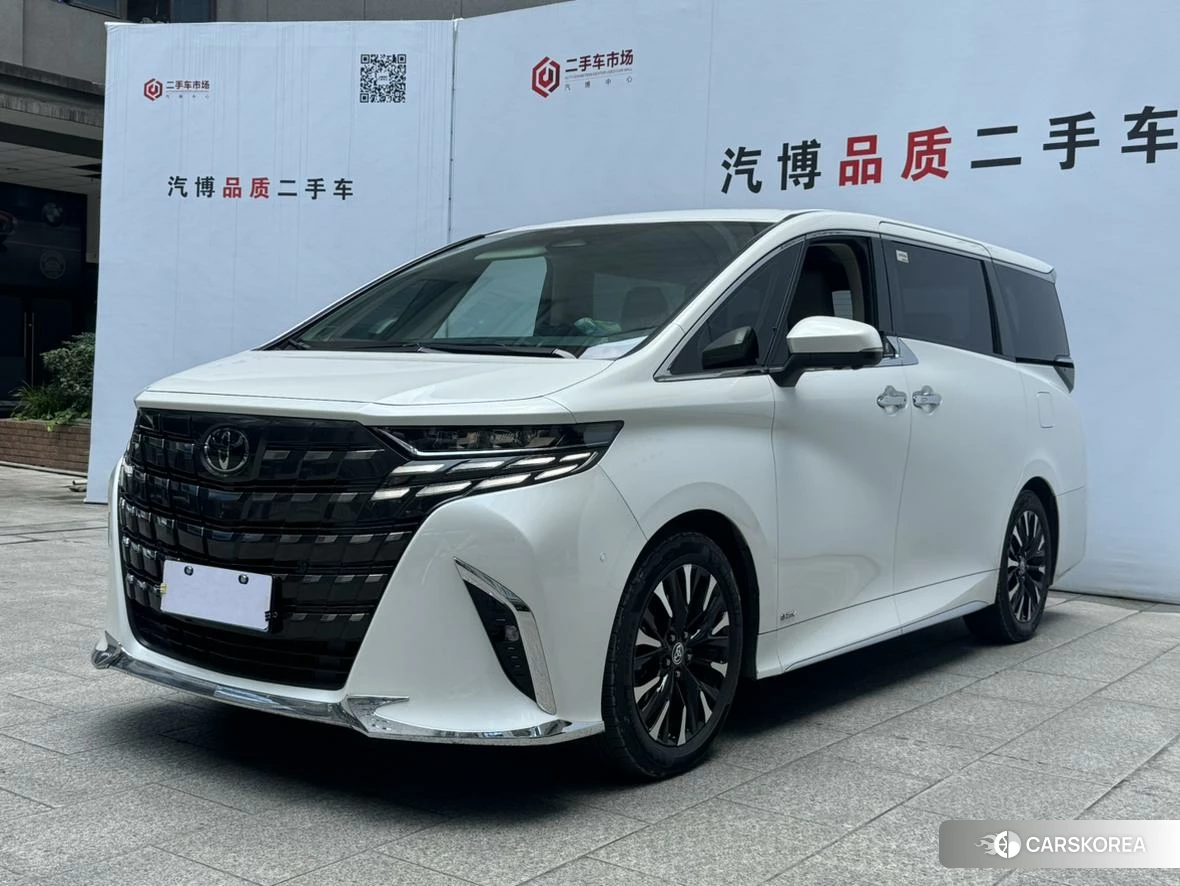 Toyota Alphard 2022 Белый из Китая