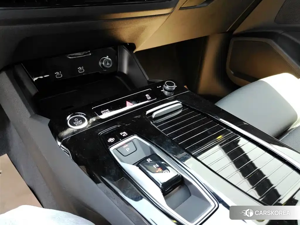 Audi Q6L 2026 Черный из Китая