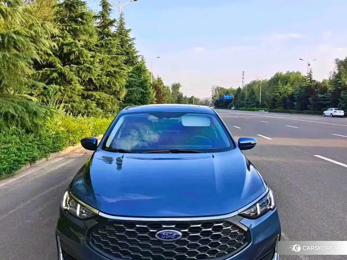 Ford Escort 2022 Синий из Китая