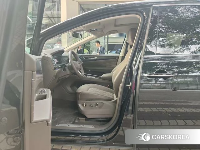 Volkswagen Viloran 2024 Черный из Китая