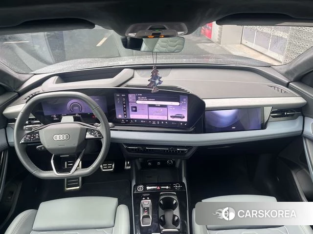 Audi Q6L 2026 Серебристо-серый из Китая