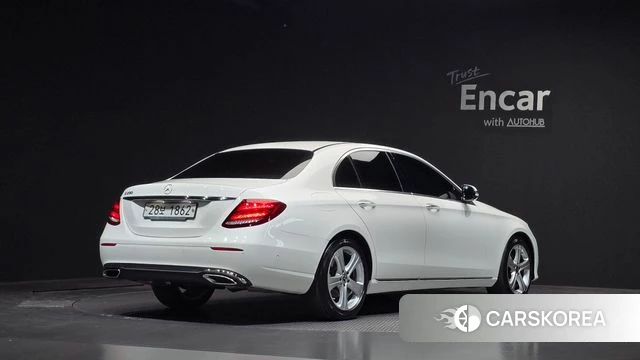 Mercedes-Benz E-Class W213 2018 Белый из Кореи, фото 2