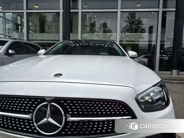 Mercedes-Benz E-Class 2021 Белый из Китая