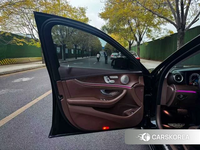 Mercedes-Benz E-Class 2023 Черный из Китая