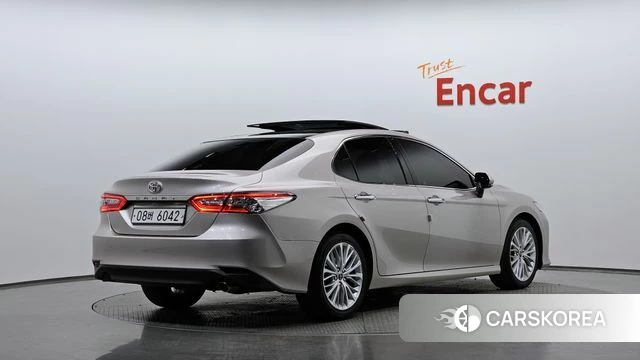Toyota Camry (XV70) 2019 Жемчужный цвет из Кореи