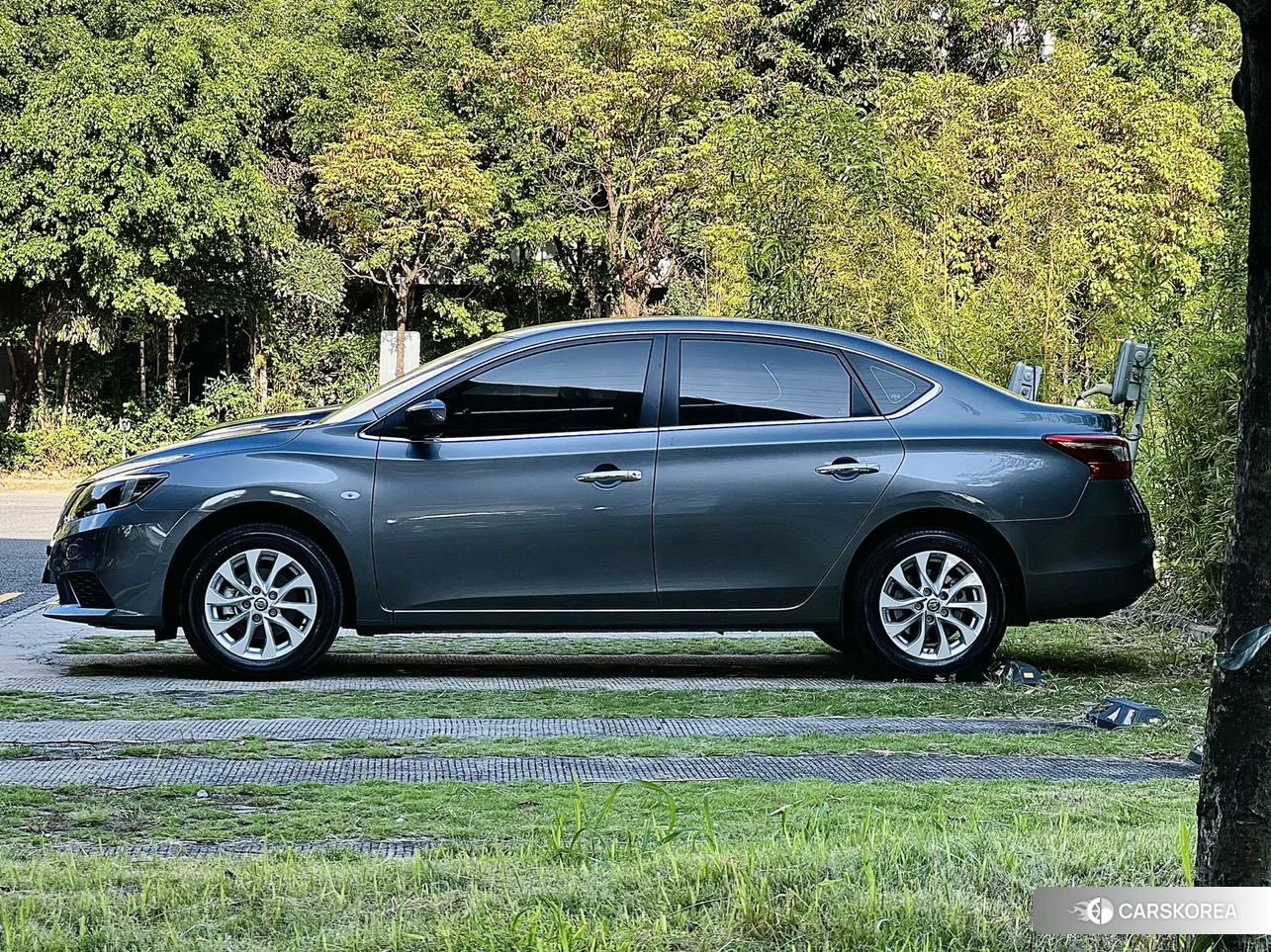 Nissan Sylphy 2024 Темно-серый из Китая