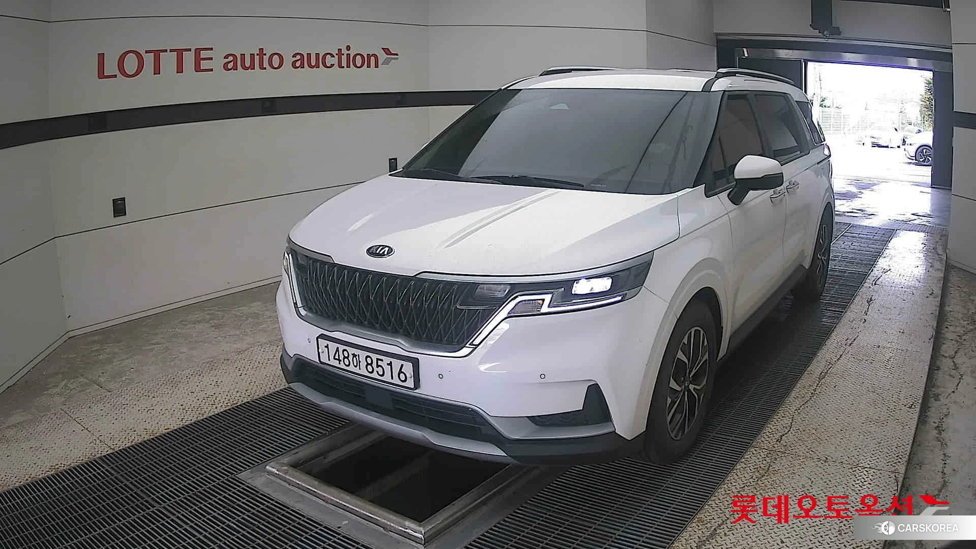 Kia Carnival 2021 Snow White Pearl (optional) из Кореи