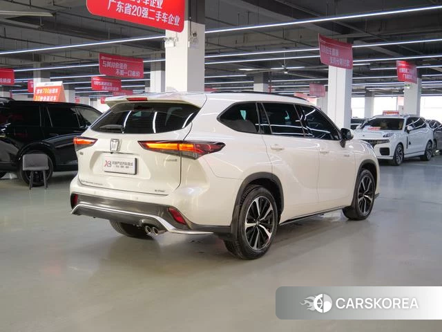Toyota Crown 2024 Белый из Китая