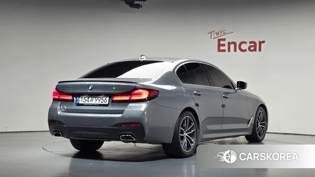 BMW 5 Series (G30) 2022 Серебристо-серый из Кореи